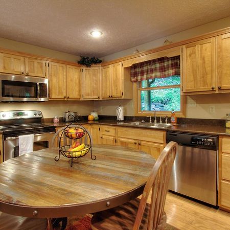 Gorgeous "Country Roads" By Honeybearcabins 4Br 4Ba, Next To Pool, Easy Drive, Main Strip Location! Pigeon Forge Kültér fotó