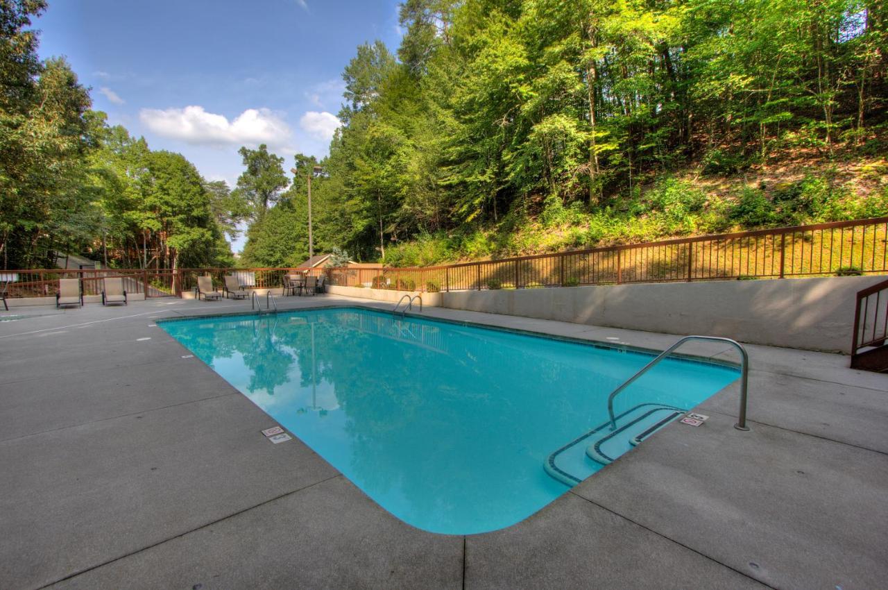 Gorgeous "Country Roads" By Honeybearcabins 4Br 4Ba, Next To Pool, Easy Drive, Main Strip Location! Pigeon Forge Kültér fotó