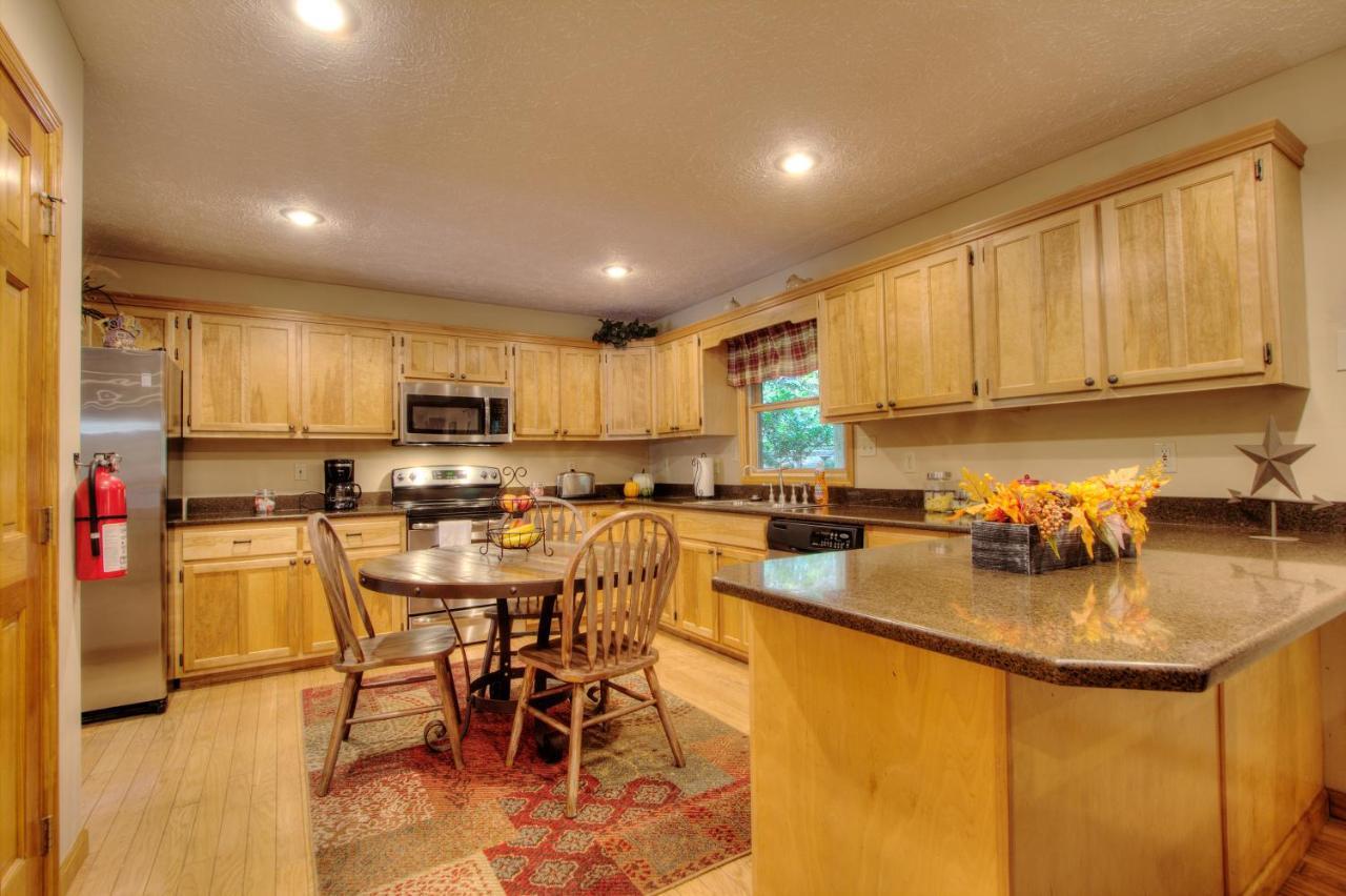 Gorgeous "Country Roads" By Honeybearcabins 4Br 4Ba, Next To Pool, Easy Drive, Main Strip Location! Pigeon Forge Kültér fotó